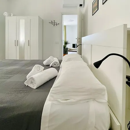 Apartment Zina - Giallo - 10 Min From Centre And Airport